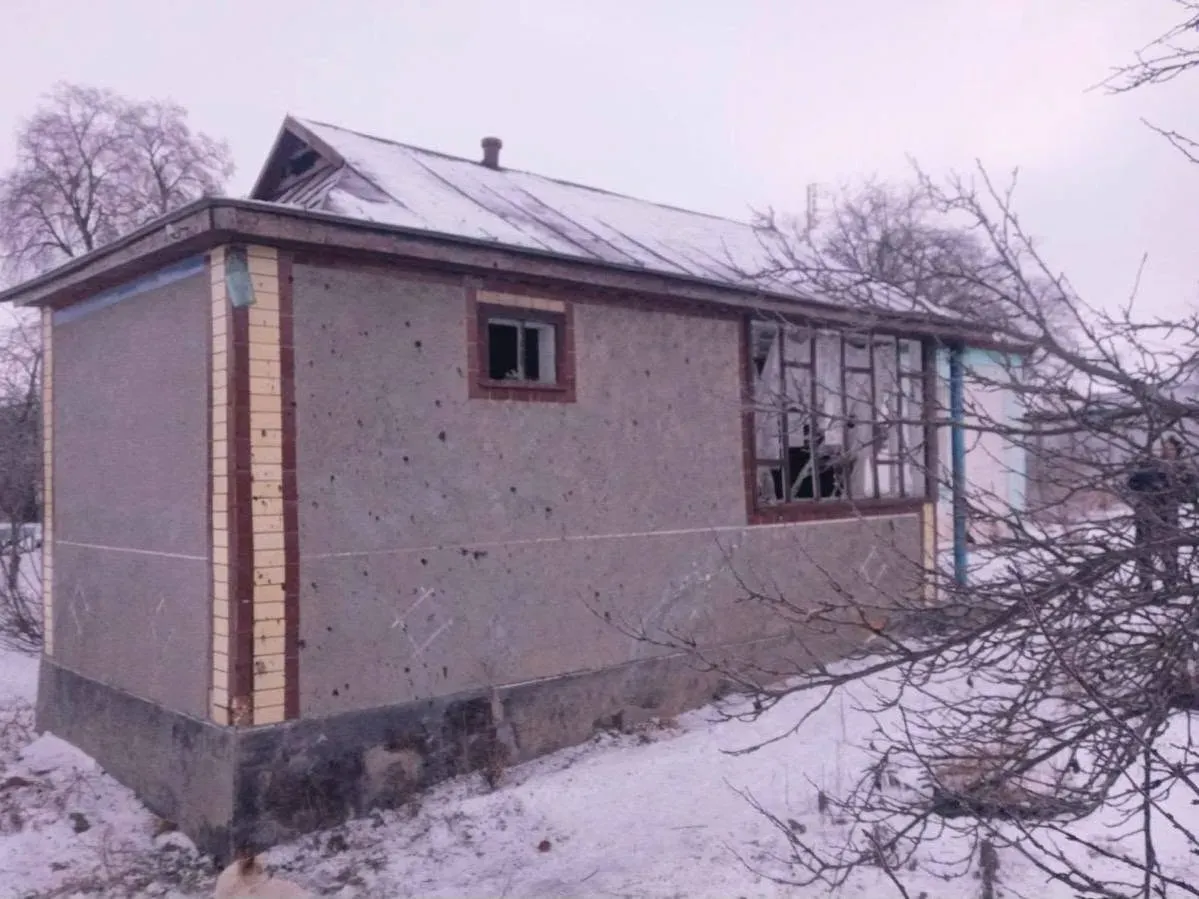 Пошкоджений уламками БпЛА житловий будинок у Жашківській громаді